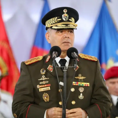 Βενεζουέλα: Η Ντέλσι Ροδρίγκες αποπέμπει τον υπουργό Άμυνας Παντρίνο