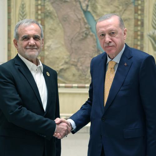 Θερμά λόγια Πεζεσκιάν για Ερντογάν: «Αγαπητός αδελφός» και «αξιέπαινη η στάση του»