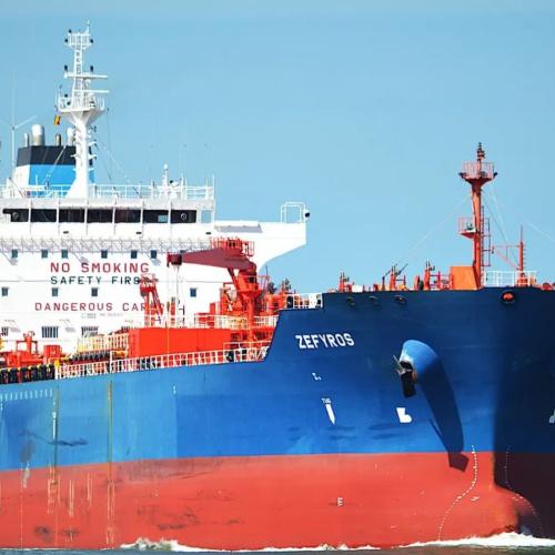 Επίθεση σε ελληνόκτητο δεξαμενόπλοιο στον Περσικό Κόλπο – Καλά στην υγεία τους τα 22 μέλη του πληρώματος