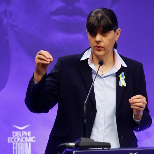 Λάουρα Κοβέσι: «Η διαφθορά δεν είναι πολιτική πράξη» — Απάντηση στις επικρίσεις και αιχμές για ΟΠΕΚΕΠΕ