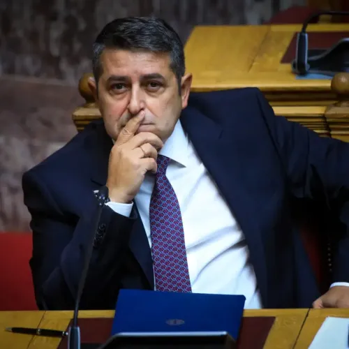 Ώρες αγωνίας στον «Ευαγγελισμό» για το Γιώργο Μυλωνάκη: Πλήθος κυβερνητικών στελεχών στο πλευρό του