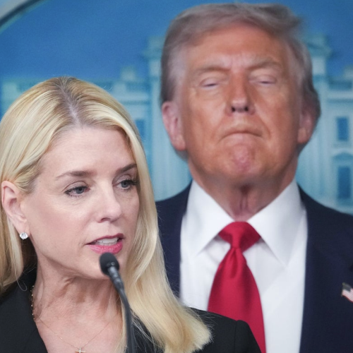 ΗΠΑ: Ο Τραμπ απέπεμψε την υπουργό Δικαιοσύνης Παμ Μπόντι, στη σκιά του σκανδάλου Έπστιν