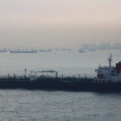 Το Υπουργείο Ναυτιλίας διαψεύδει την κατάσχεση ελληνόκτητου πλοίου από τους Φρουρούς της Επανάστασης