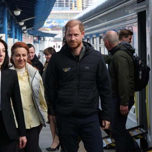 Στο Κίεβο ο Πρίγκιπας Χάρι - Έκκληση «να μην ξεχαστεί η Ουκρανία»