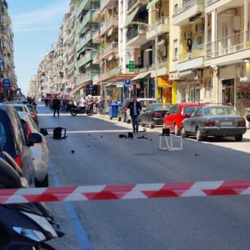 Θεσσαλονίκη: Φοιτητής απειλεί να πέσει από τον 3ο Όροφο – Σε εξέλιξη διαπραγματεύσεις