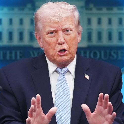 Νέα σκληρή προειδοποίηση Τραμπ για το Ορμούζ: «Οποιοδήποτε ιρανικό πλοίο πλησιάσει θα εξολοθρευτεί»