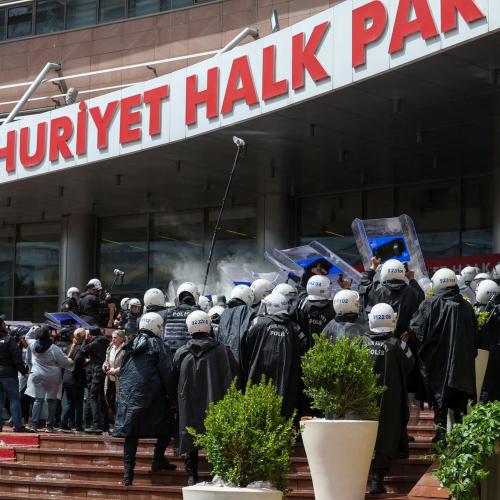 αστυνομικη επεμβαση στα γραφεία του CHP