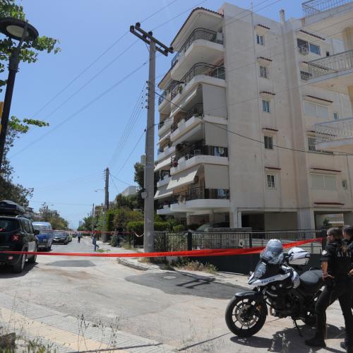 Ηλιούπολη: Εξαιρετικά κρίσιμη η κατάσταση της 17χρονης μετά την πτώση από πολυκατοικία
