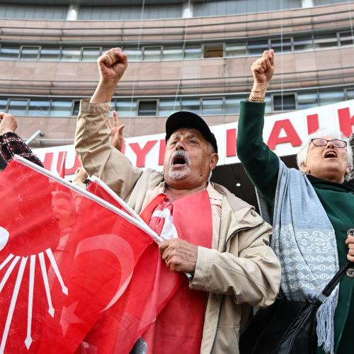 Πολιτική κρίση στην Τουρκία μετά την απομάκρυνση Οζέλ από την ηγεσία του CHP — 13 συλλήψεις