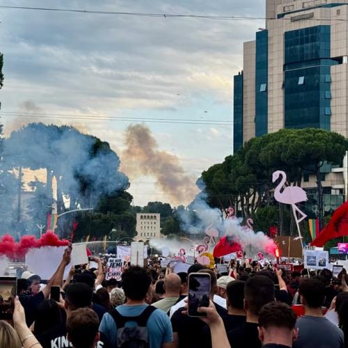Αλβανία: Λαϊκός ξεσηκωμός και εισαγγελική έρευνα για το «σκοτεινό» τουριστικό mega-project του γαμπρού του Τραμπ