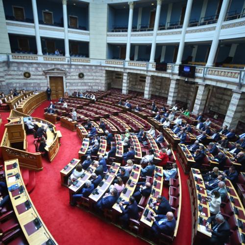 Βουλή: Χωρίς συναίνεση η έναρξη της διαδικασίας αναθεώρησης του Συντάγματος - Σύγκρουση κυβέρνησης και αντιπολίτευσης