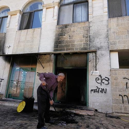 Ένταση στη Δυτική Όχθη: Ισραηλινοί έποικοι πυρπόλησαν δύο τεμένη στη Ραμάλα