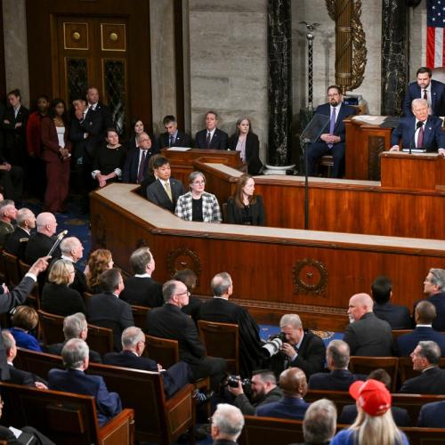 Η Βουλή των Αντιπροσώπων ενέκρινε ψήφισμα για τον περιορισμό των πολεμικών εξουσιών του Τραμπ
