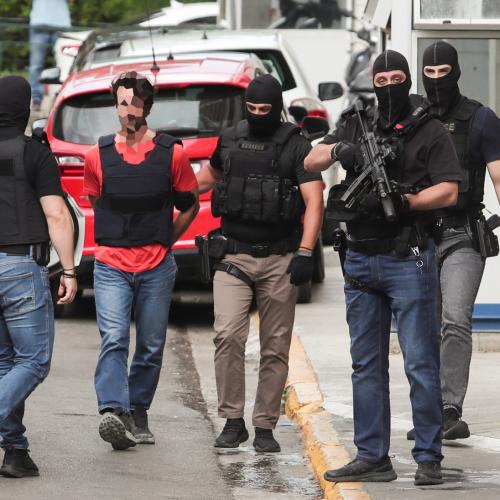 Marfin: Για ανθρωποκτονία από πρόθεση κατά συρροή κατηγορούνται οι δύο συλληφθέντες — Θα απολογηθούν την Τρίτη