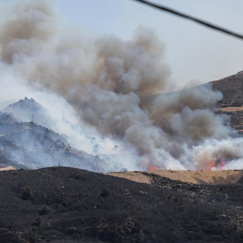 Σε πύρινο κλοιό Ρέθυμνο και Αχαΐα – Συνεχίζεται η μάχη με τις φλόγες, μηνύματα του 112 