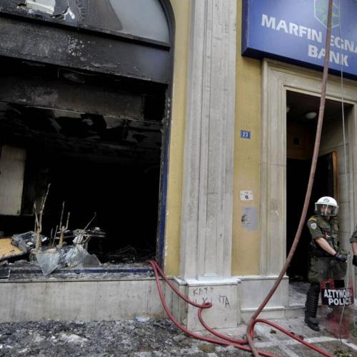 Υπόθεση Marfin: Συλλήψεις 15 χρόνια μετά την πολύνεκρη εμπρηστική επίθεση - «Λύτρωση και δικαίωση» λένε οι επιζώντες