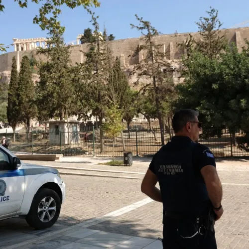 Ακρόπολη: Δίωξη για απόπειρα ανθρωποκτονίας στον 60χρονο που μαχαίρωσε τουρίστες – Θα απολογηθεί την Πέμπτη