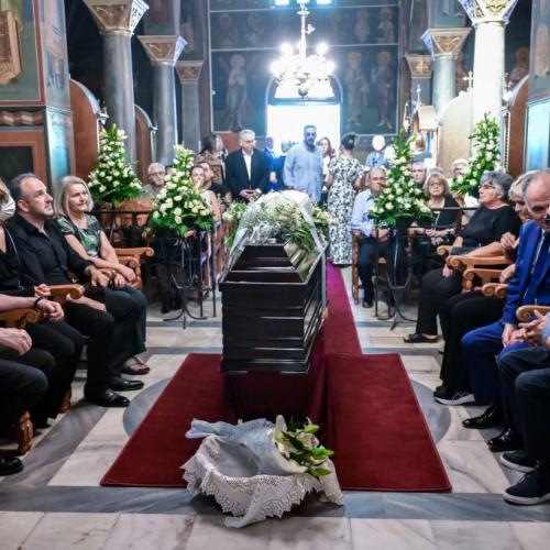 Το τελευταίο «αντίο» στη Μαίρη Λίντα – Συγκίνηση στην κηδεία της σπουδαίας ερμηνεύτριας