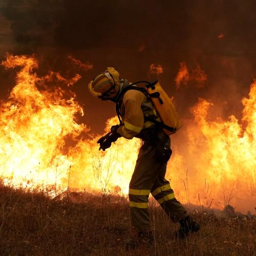 Πυρκαγιές σε Ισπανία και Γαλλία: Χιλιάδες κάτοικοι επιστρέφουν, νέες εκκενώσεις συνεχίζονται