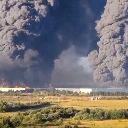 Νέα μαζική ουκρανική επίθεση με drones σε στρατηγικές υποδομές, διυλιστήρια και στρατιωτικές βάσεις της Ρωσίας