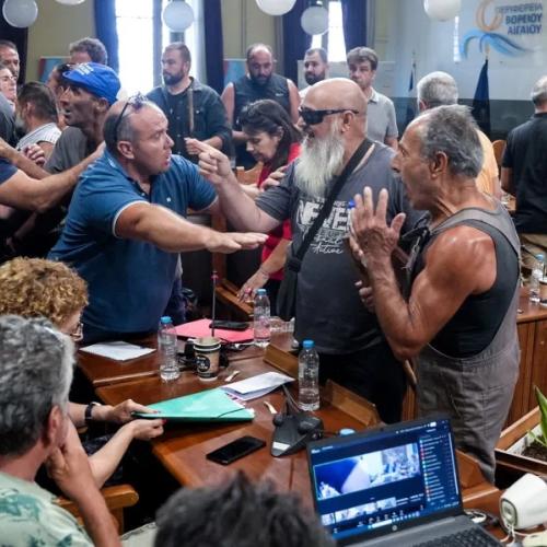 Έκρηξη οργής στη Λέσβο για τον αφθώδη πυρετό: Εισβολή κτηνοτρόφων στην Περιφέρεια, παραιτήσεις και «πάγωμα» των θανατώσεων