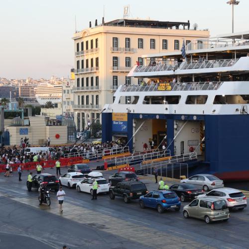 Άρθηκε το απαγορευτικό απόπλου – Ξεκίνησαν ξανά τα δρομολόγια από Ραφήνα και Λαύριο