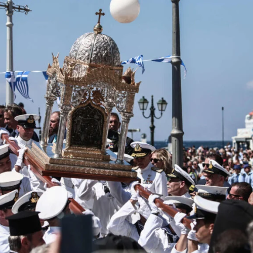 Τήνος: Κορυφώνονται οι εκδηλώσεις για τον Δεκαπενταύγουστο – Χιλιάδες πιστοί στο νησί