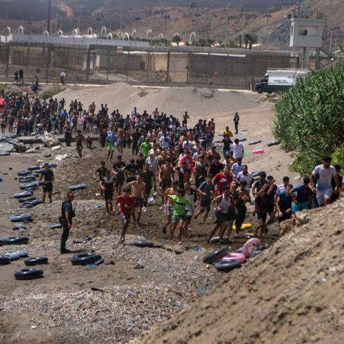 «El País»: Συζητήσεις στα κοινωνικά δίκτυα για νέα μαζική είσοδο στη Θέουτα στις 15 Αυγούστου