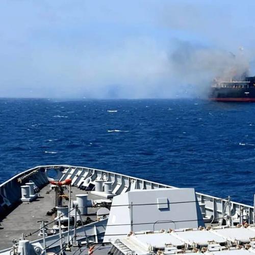 Υεμένη: Τρεις ναυτικοί νεκροί από επίθεση Χούθι σε φορτηγό πλοίο στο Στενό Μπαμπ ελ Μαντέμπ