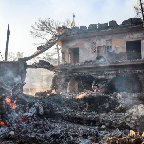 Φωτιά στη Σαλαμίνα: Τι εξετάζουν οι Αρχές για την τραγωδία με τους δύο νεκρούς – Εξετάζεται και το ενδεχόμενο εμπρησμού