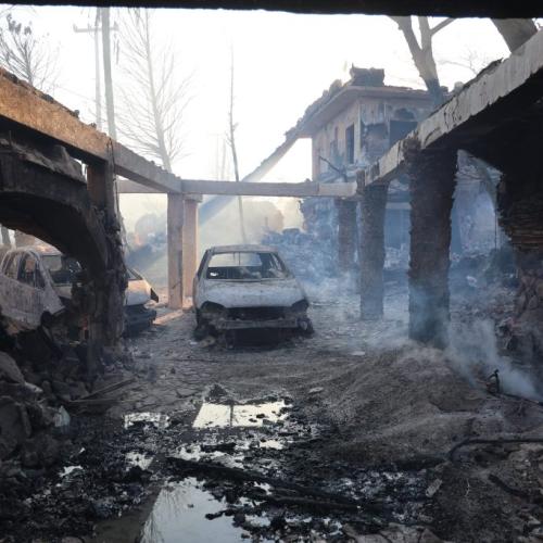 Σαλαμίνα: Δύο νεκροί, οκτώ εγκαυματίες και 571 απεγκλωβισμοί – Συνεχίζεται η μάχη στις διάσπαρτες εστίες