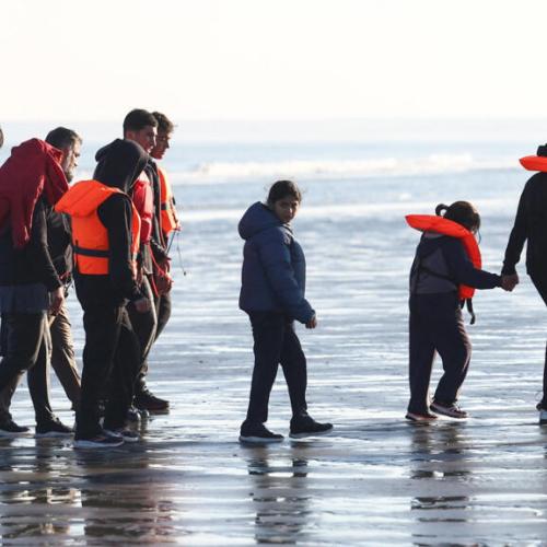 Κομισιόν: Σχέδιο πέντε αξόνων για τη θωράκιση των συνόρων — Στο στόχαστρο τα δίκτυα διακινητών και η παρακολούθηση των social media