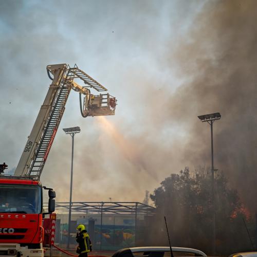 Σε εξέλιξη η πυρκαγιά στον Ρέντη – Πυκνοί καπνοί, μήνυμα από το 112 – Σε εξέλιξη η κατάσβεση