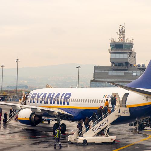 Η Ryanair καλεί την Ευρωπαϊκή Επιτροπή να προχωρήσει άμεσα σε μεταρρύθμιση του ευρωπαϊκού συστήματος ελέγχου εναέριας κυκλοφορίας, με αφορμή τη νέα σοβαρή βλάβη που σημειώθηκε στην Ελλάδα την Τρίτη 1 Σεπτεμβρίου και προκάλεσε εκτεταμένες καθυστερήσεις στον ελληνικό εναέριο χώρο.