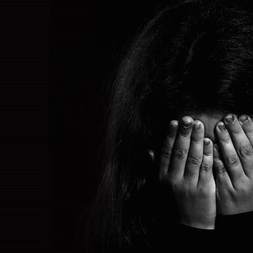Στο εδώλιο του Μικτού Ορκωτού Δικαστήριου Λάρισας αναμένεται να καθίσει τον Νοέμβριο μια 51χρονη από τον Βόλο, η οποία αντιμετωπίζει βαρύτατο κατηγορητήριο για κακουργηματικές πράξεις σε βάρος της κόρης της, ηλικίας κάτω των 12 ετών.