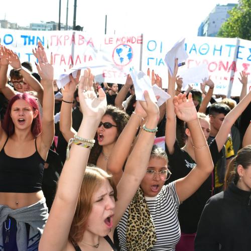 Πανεκπαιδευτικά συλλαλητήρια: Σε εξέλιξη συγκέντρωση στο κέντρο της Αθήνας - Κλειστή η Πανεπιστημίου, δέκα προσαγωγές