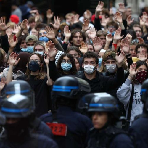 Παρίσι: Νέες συμπλοκές και μαζικές διαδηλώσεις μαθητών για την παιδεία — Κλιμακώνουν τις κινητοποιήσεις στις 13 Οκτωβρίου