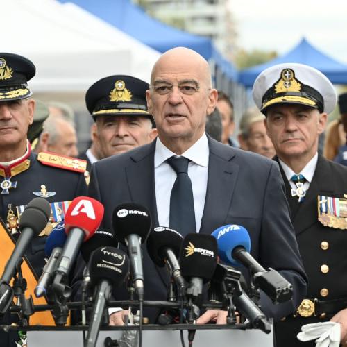 Δένδιας στην παρέλαση της Θεσσαλονίκης: «Η ταχύτατη εξέλιξη των ΕΔ στο πλαίσιο της «Ατζέντας 2030» είναι απαραίτητος όρος για την εθνική επιβίωση»