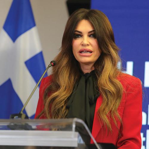 Axios: Οι τρεις υποθέσεις που οδήγησαν στην αποπομπή της Κίμπερλι Γκιλφόϊλ από τον Τραμπ