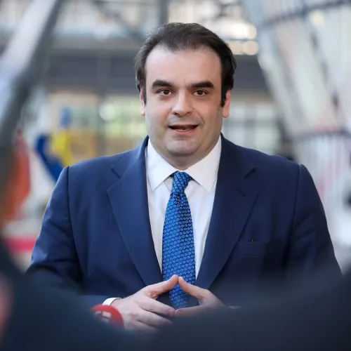 Κομισιόν: «Πράσινο φως» στην Ελλάδα για την ενεργειακή ρήτρα διαφυγής – Επενδύσεις σχεδόν 1 δισ. ευρώ έως το 2028