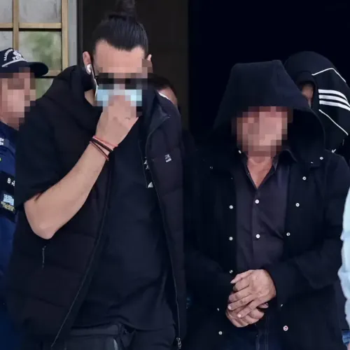 Pizza Fan: Στην Ευελπίδων οι 22 συλληφθέντες για φοροδιαφυγή 25 εκατ. ευρώ – Πάνω από 1 εκατ. ευρώ στο σπίτι του ιδρυτή