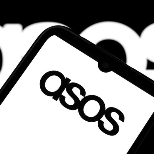 Κυβερνοεπίθεση στην ASOS: Χάκερ έστειλαν μήνυμα εκβιασμού απευθείας στα κινητά εκατομμυρίων πελατών