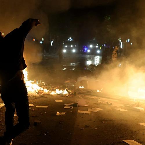 Χάος για τρίτη ημέρα στα Τίρανα – Συγκρούσεις διαδηλωτών με την αστυνομία, 89 τραυματίες από τα επεισόδια