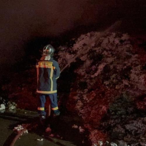 Μεγάλη φωτιά σε εργοστάσιο βάμβακος στα Τρίκαλα – Στις φλόγες έξι αποθήκες